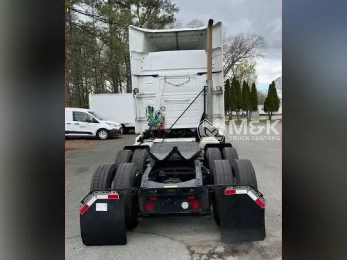 2020 VOLVO VNR64T640