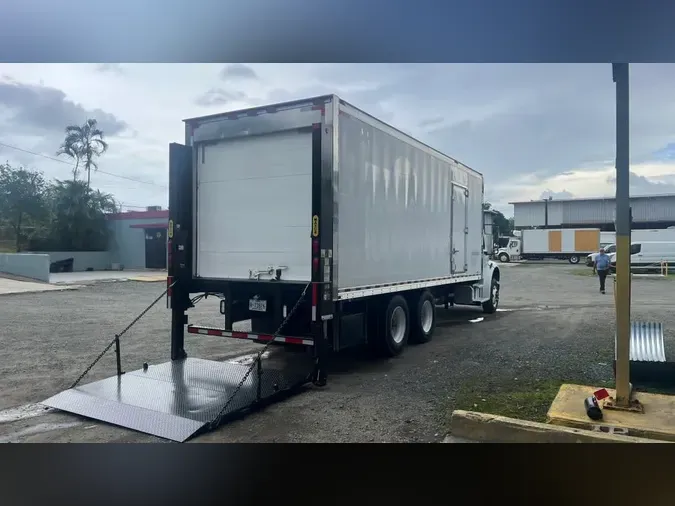 2016 FREIGHTLINER M2 106