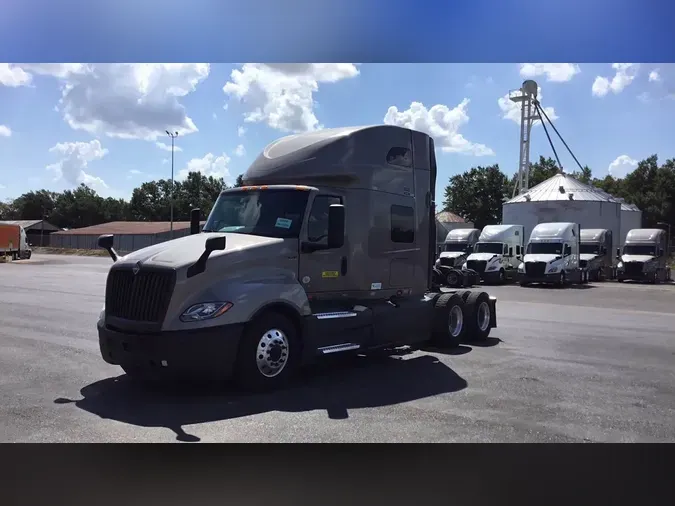 2022 International LT