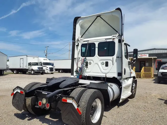 2017 FREIGHTLINER CASCADIA 125
