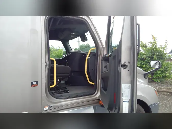 2023 Freightliner Cascadia 126
