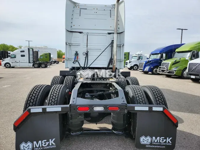 2018 VOLVO VNL64T670