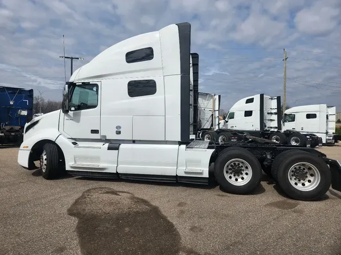 2023 VOLVO VNL64T760