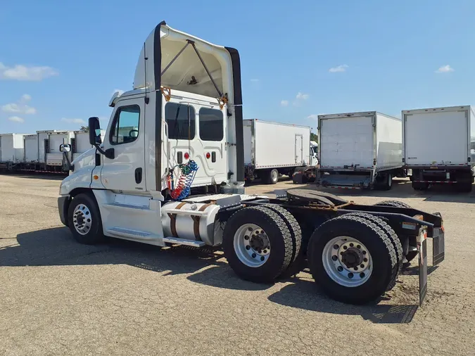 2017 FREIGHTLINER/MERCEDES CASCADIA 125