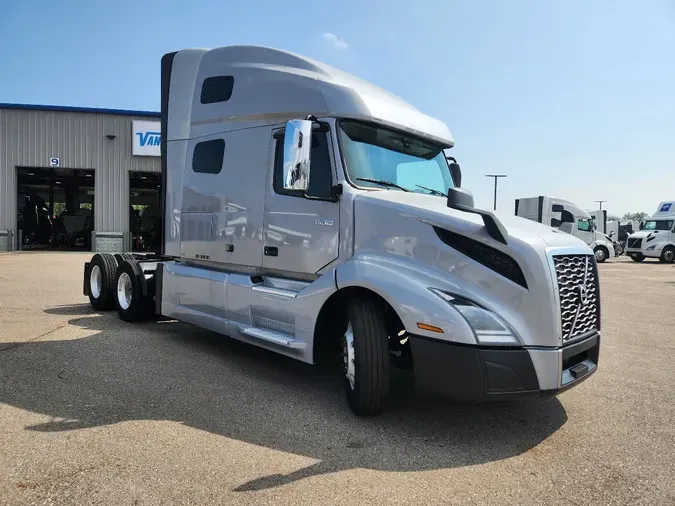 2019 VOLVO VNL64T760
