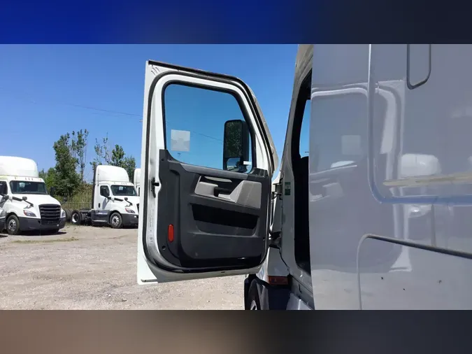 2021 Freightliner Cascadia 126