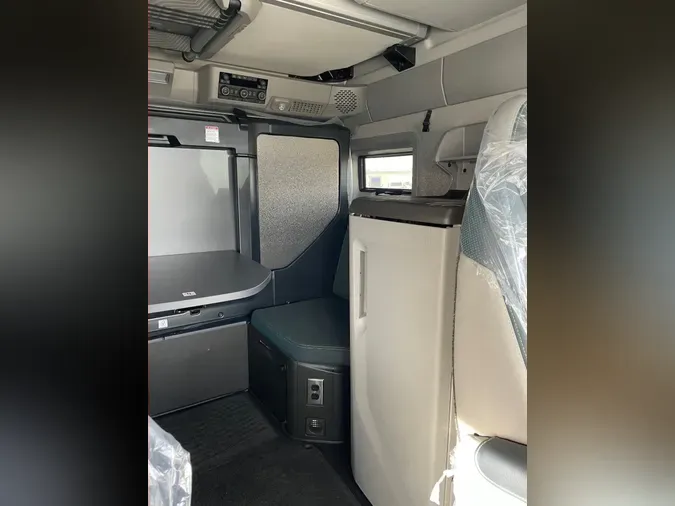 2026 VOLVO VNL64T860