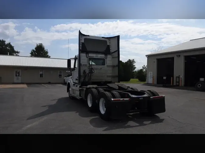 2017 Volvo VNL300