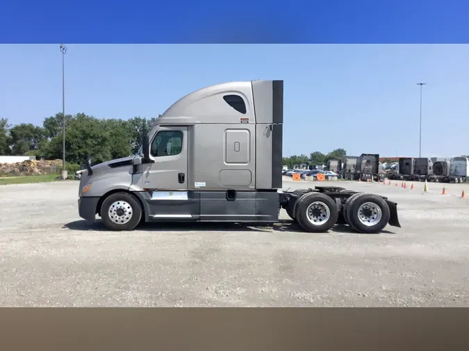 2021 Freightliner Cascadia 126