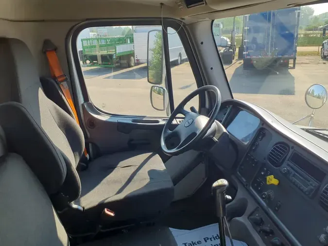 2016 FREIGHTLINER M2 106
