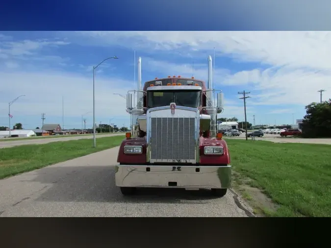 2025 Kenworth W900L