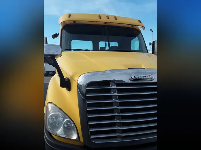 2017 FREIGHTLINER/MERCEDES CASCADIA 113