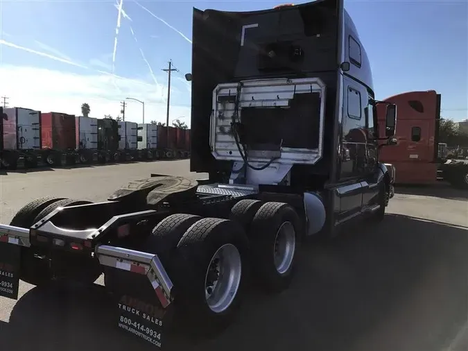 2021 VOLVO VNL860