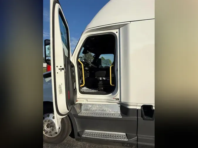 2023 FREIGHTLINER CA126c382d837f164b773f301c089a6e48591