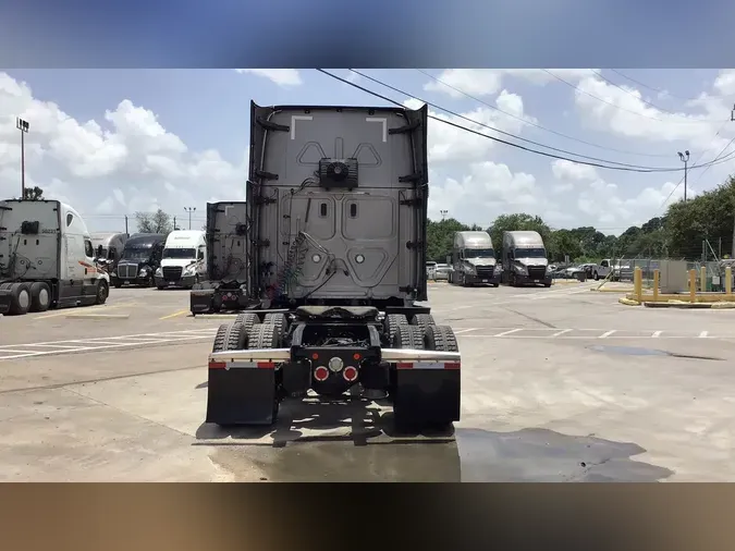 2021 Freightliner Cascadia 126