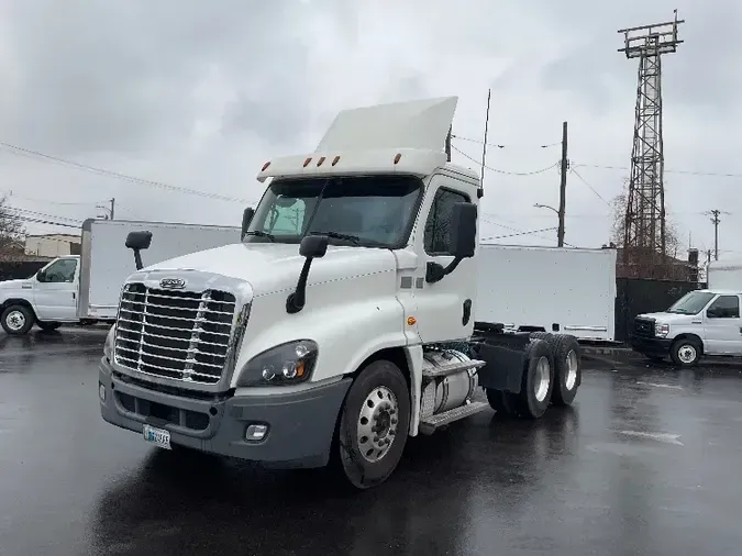 2018 Freightliner X12564ST