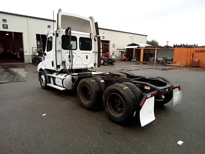 2020 Freightliner Cascadia 126
