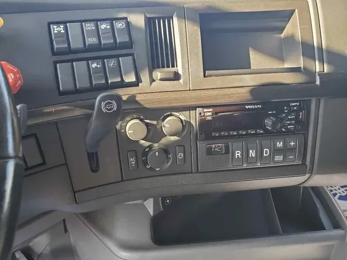 2021 VOLVO VNL64T860