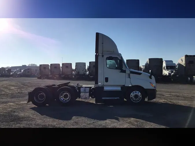 2020 Freightliner Cascadia 126c393f6285d2188636ad719e562a50b2d