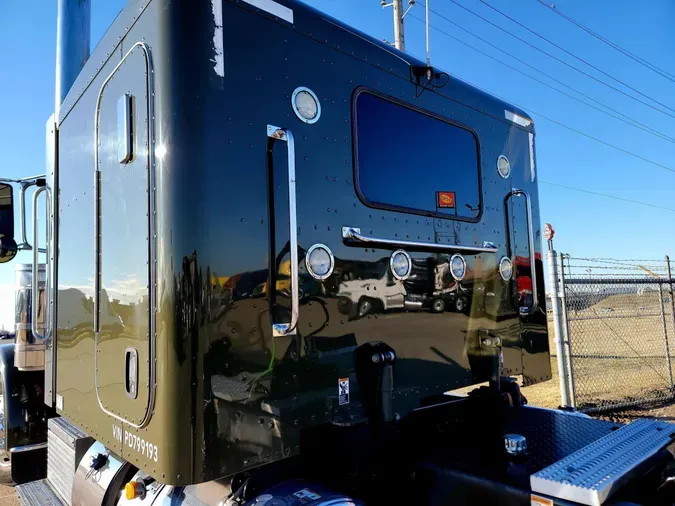 2023 Peterbilt 389