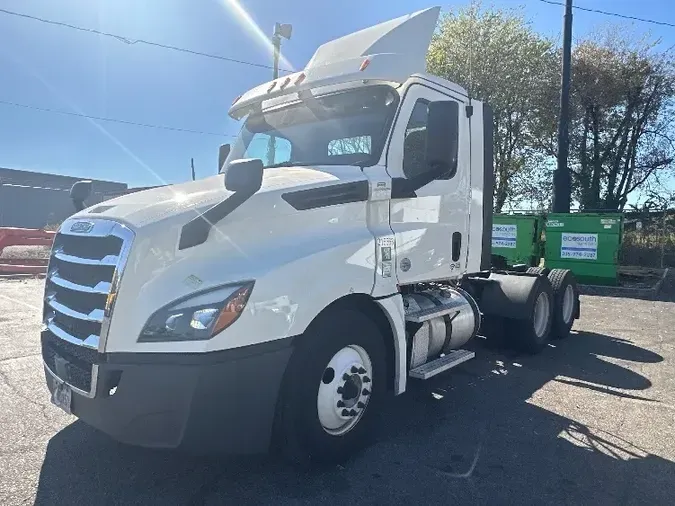 2018 Freightliner T12664ST