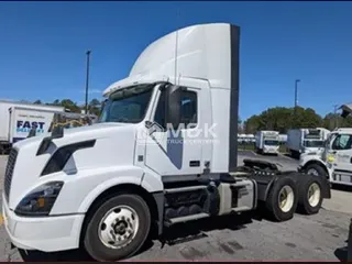 2018 VOLVO VNL64T300