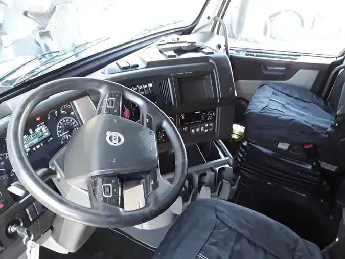 2020 VOLVO VNR64T-640