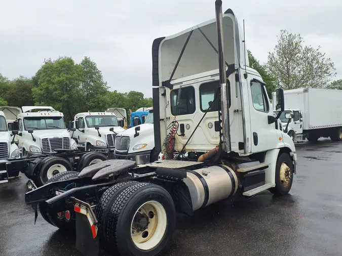 2015 FREIGHTLINER/MERCEDES CASCADIA 113