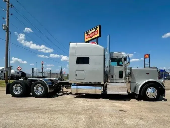 2023 Peterbilt 389