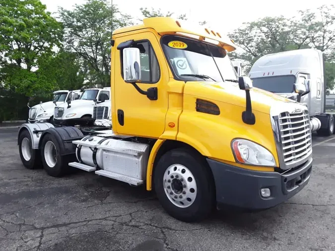 2019 FREIGHTLINER CASCADIA 113