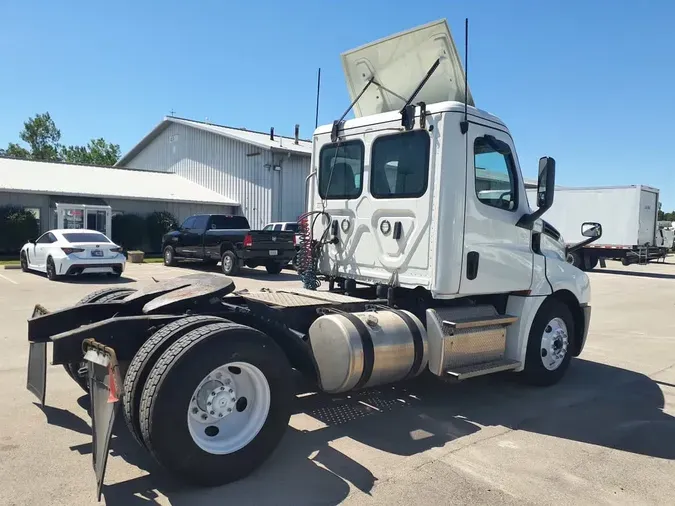 2020 FREIGHTLINER/MERCEDES NEW CASCADIA 126c3a491933a86122b7897a587eb9d494a
