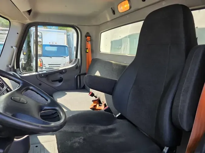 2018 FREIGHTLINER M2 106