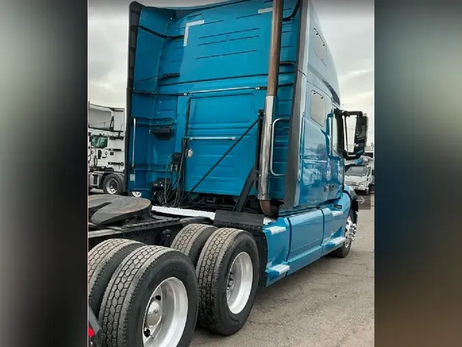 2021 VOLVO VNL64T760