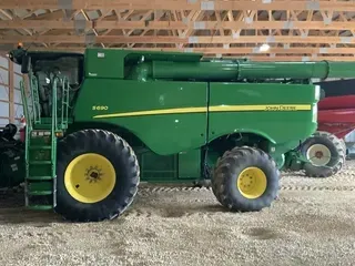 2017 John Deere S690
