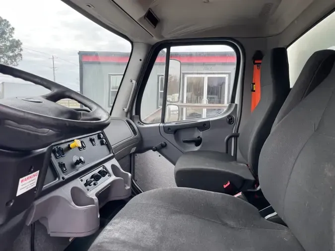 2019 FREIGHTLINER/MERCEDES M2 106