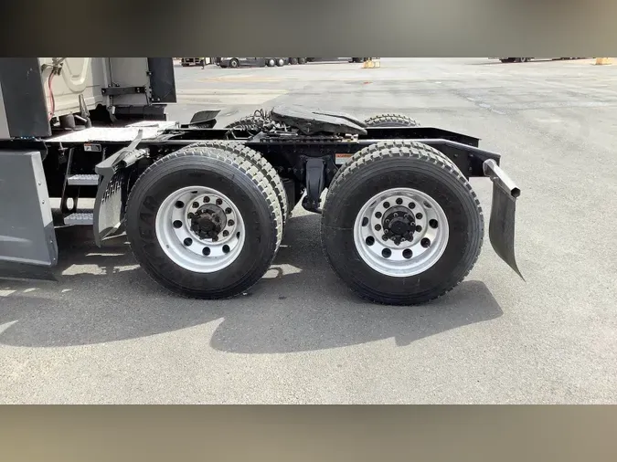 2022 Freightliner Cascadia 126