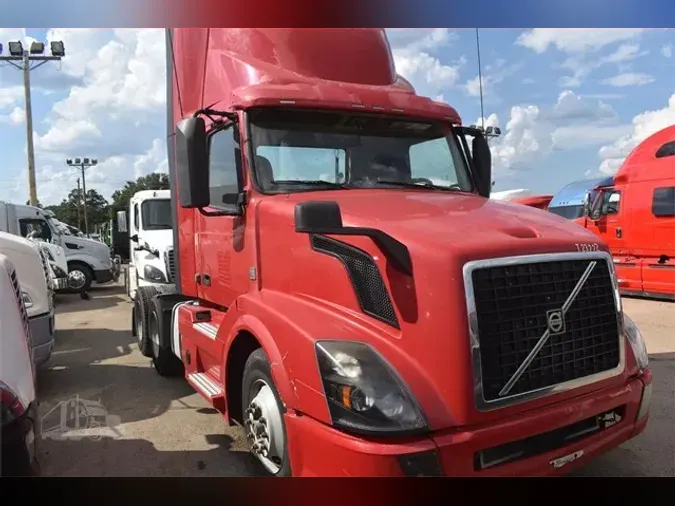 2017 VOLVO VNL64T300