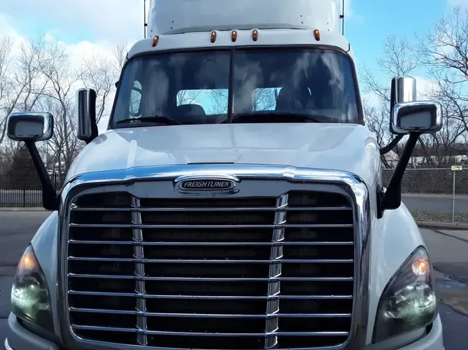 2017 FREIGHTLINER/MERCEDES CASCADIA 113