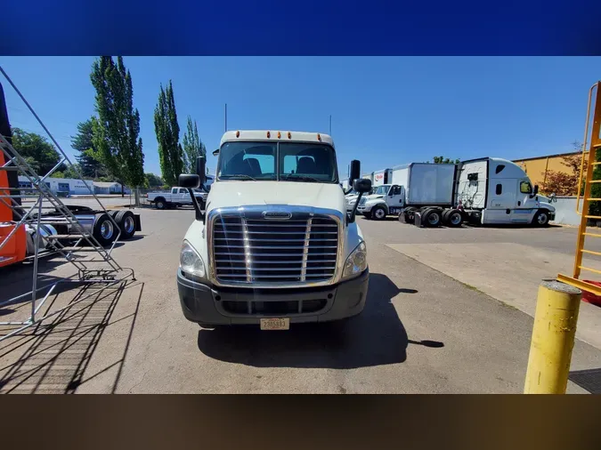 2014 FREIGHTLINER/MERCEDES CASCADIA 125