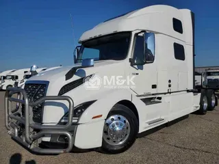 2021 VOLVO VNL64T860