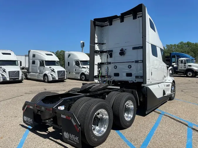 2026 VOLVO VNL64T860