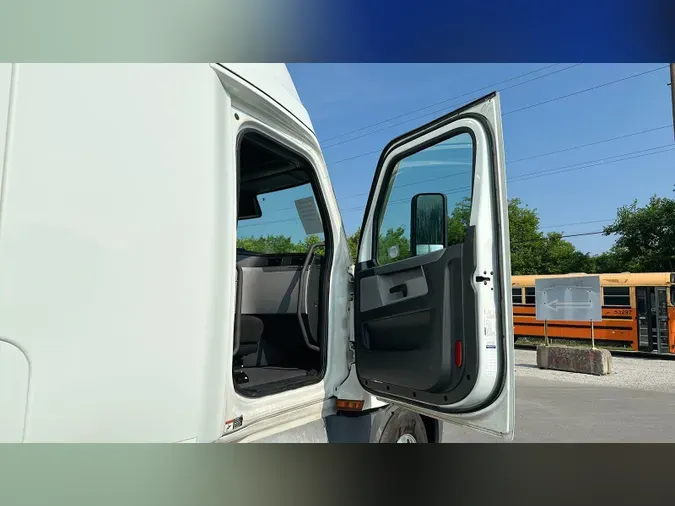 2021 Freightliner Cascadia 126