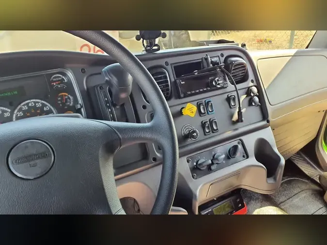 2020 FREIGHTLINER/MERCEDES M2 106