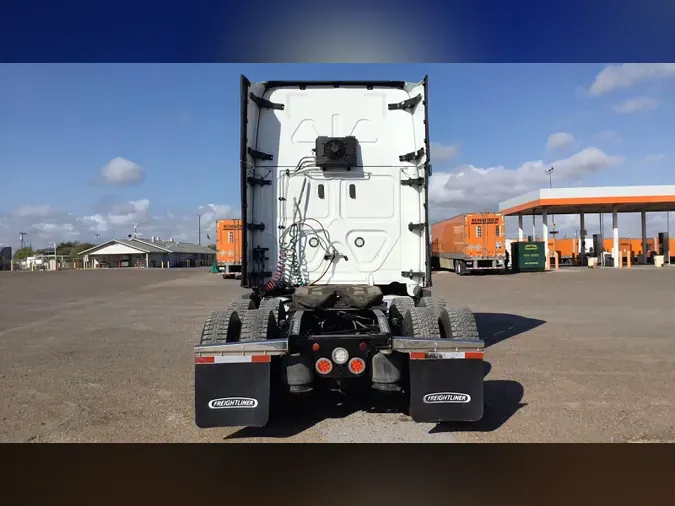 2022 Freightliner Cascadia 126c3bbb50e699bcb7f68685c1ba7393652