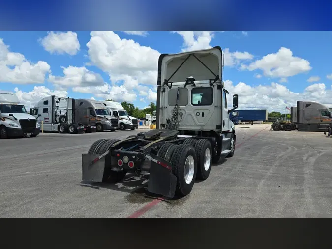2019 Freightliner Cascadia 126c3be3b35b1c80fd7255aef17c18fda99