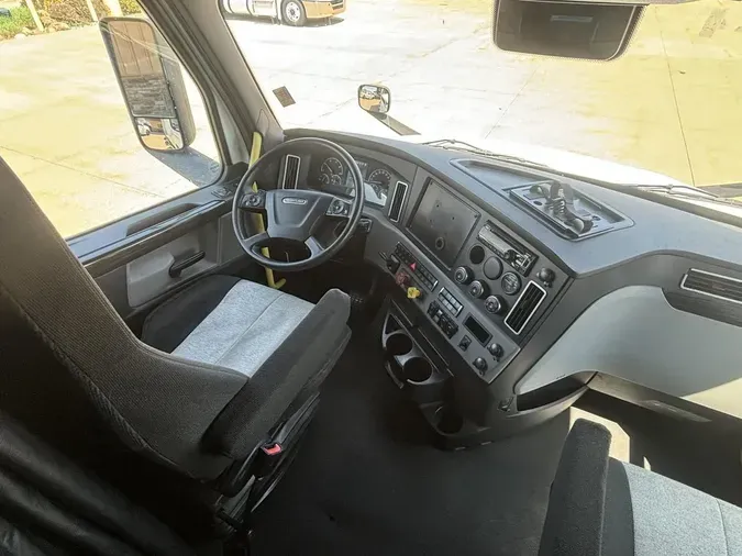 2022 Freightliner Cascadia 126