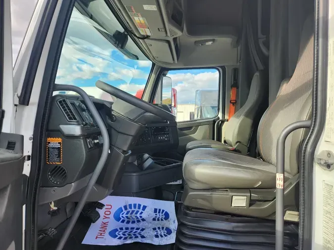 2022 VOLVO VNL64T760