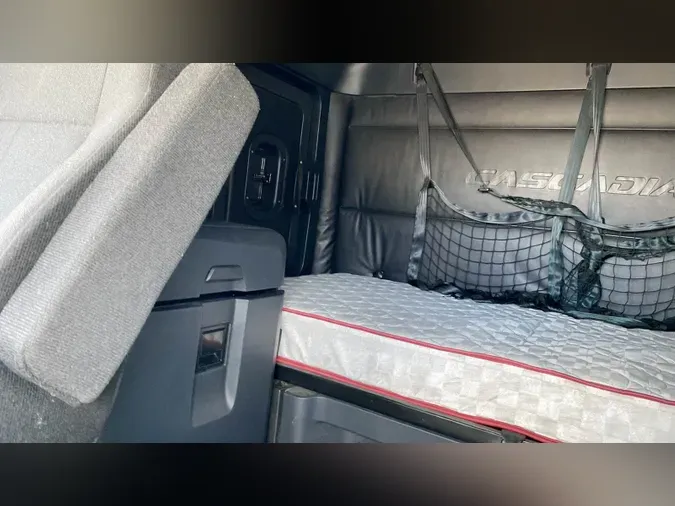 2024 Freightliner Cascadia 126