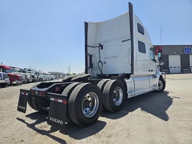 2023 VOLVO VNL64T860