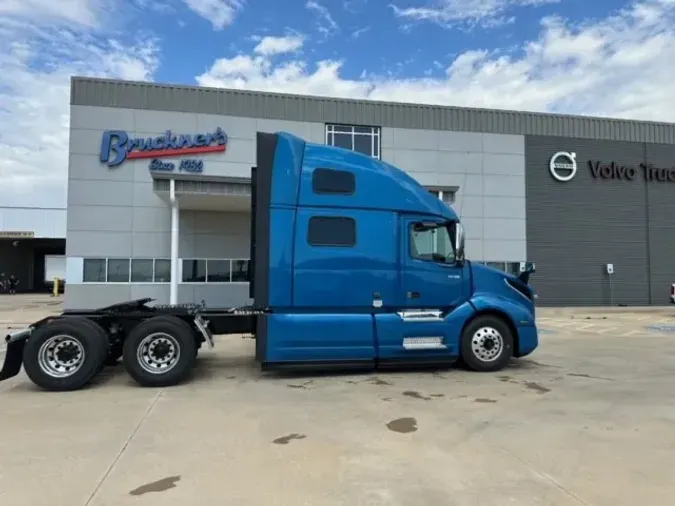 2025 VOLVO VNL64T860